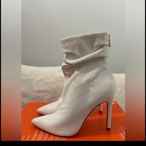 Elegant White Heeled Boots